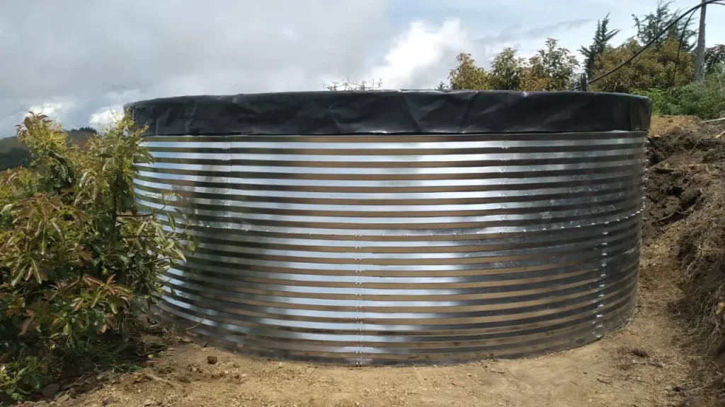 Evita la escasez de agua en tu producción de alimentos con un tanque reservorio